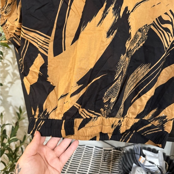 DKNY Abstract Shark Tawney Top size xs - Picture 5 of 9